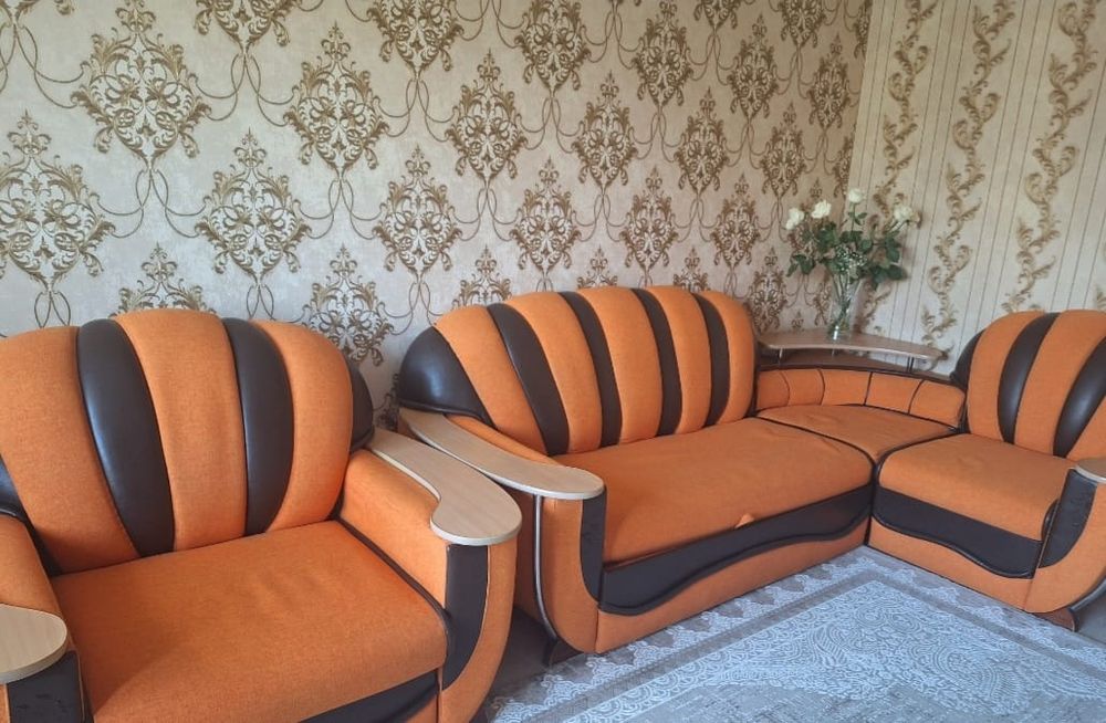 Мягкая мебель-диван и кресла