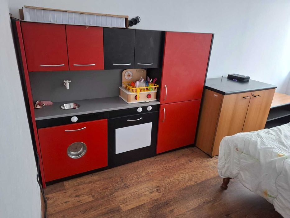 Детска масивна дизайнерска кухня