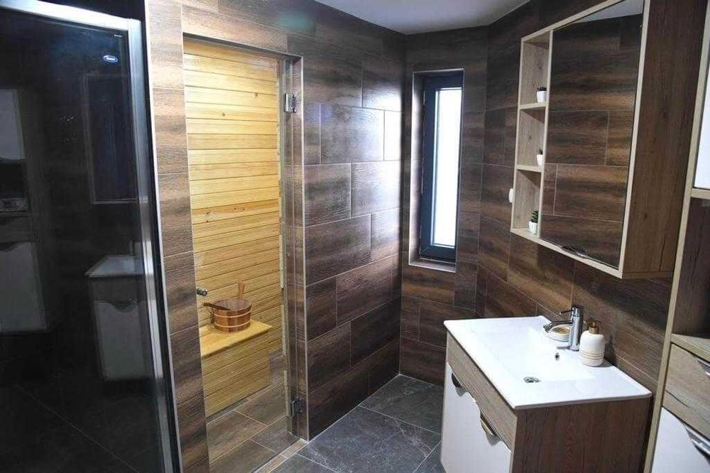 Дава се под наем Къща в Пловдив, Остромила - 280 кв.м за 612 € - Снимка #1