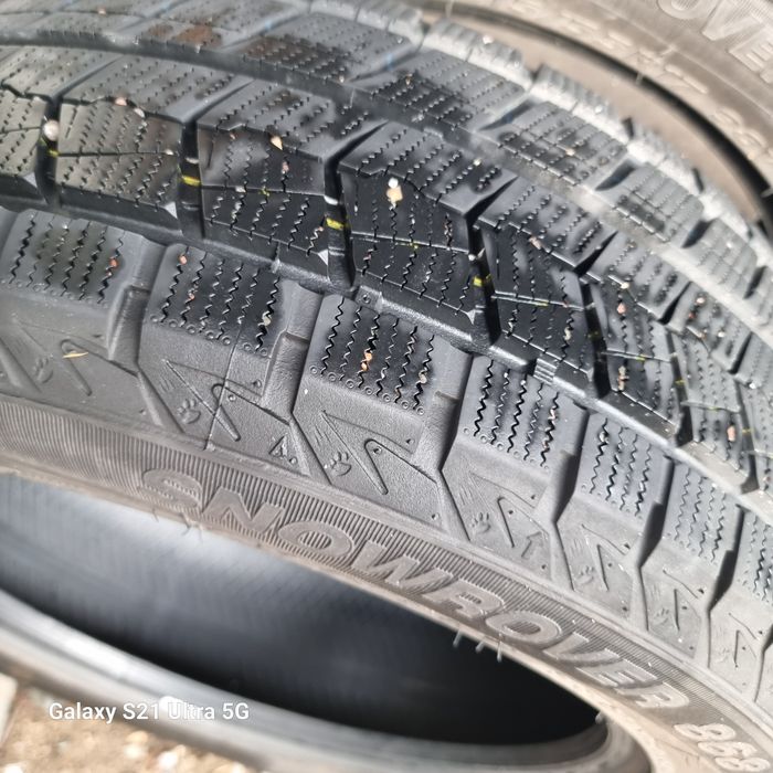 Продаю Шины комплект Новые