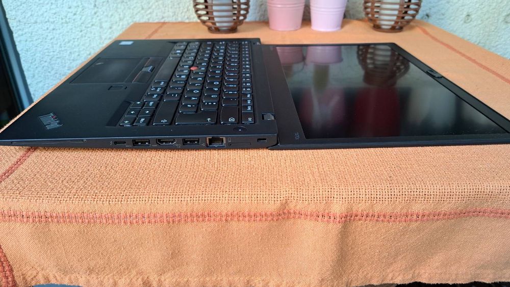 Отличен Thinkpad T470s (до 5 часа на батерия)