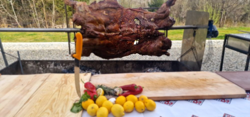 Proțap la evenimente – porc, berbecuț, vițel, pui | Catering complet + factură