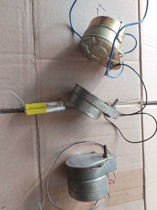 Lot Motoare Sincrone / Micromotoreductoare Industriale 220V (Crouzet, IREL Mediaș)