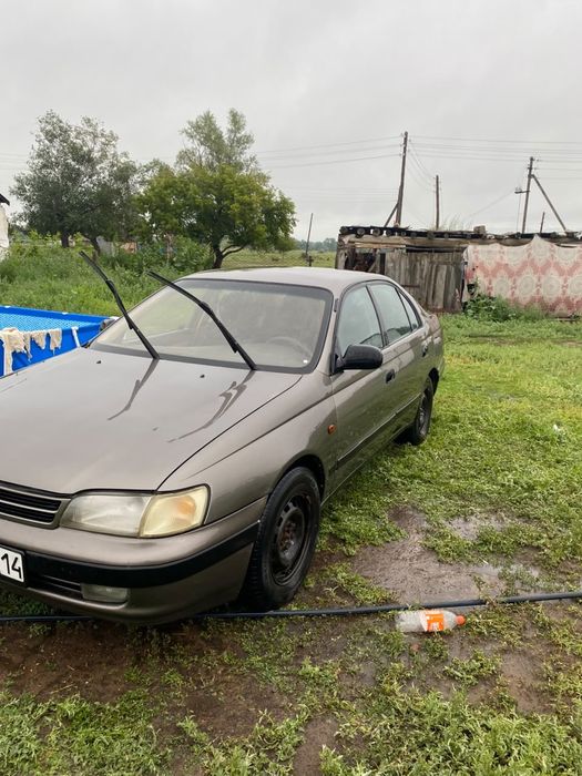 Продам машину Тайота Карина Е