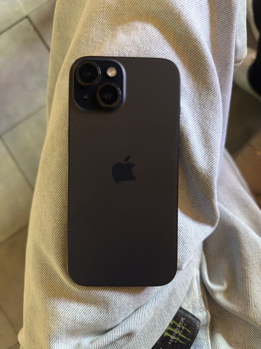 iPhone 15 в хорошем состоянии