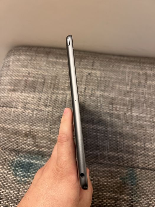 Vând iPad 8 WiFi Only 128 GB baterie 99%