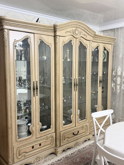 Продам!!! Сервант  гостиной мебель.