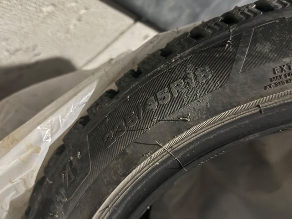 Продам шины зимние R18