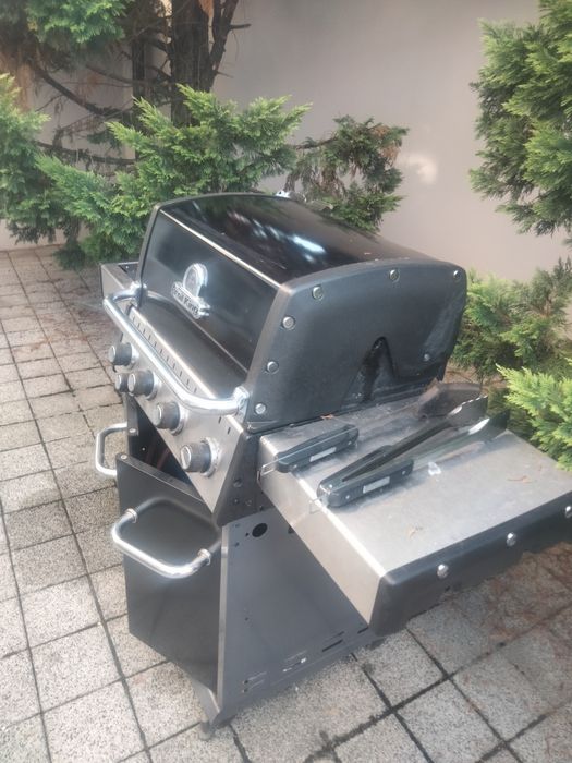 Vând grătar pe gaz ,cu doua butelie mari.L-am folosit maxim de zece ori,este in stare foarte buna
