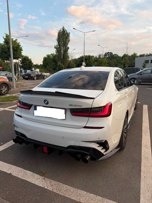 Difuzor LED cu Splitere Bara M BMW G20 G21, Evacuari Duble, 340 style, Negru Lucios