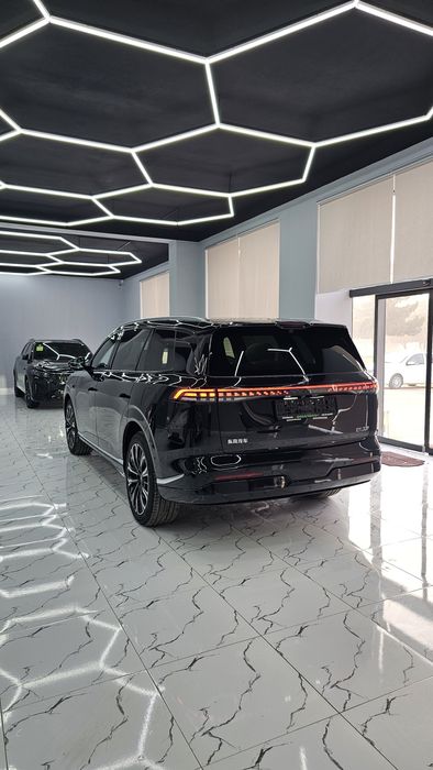 DONGFENG EP 008 ULTRA 

"
 Dongfeng EP008 — kelajak darajasidagi premi