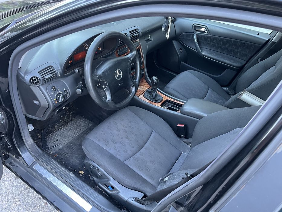 На части 3 броя Mercedes C-class W203 (бензинови)