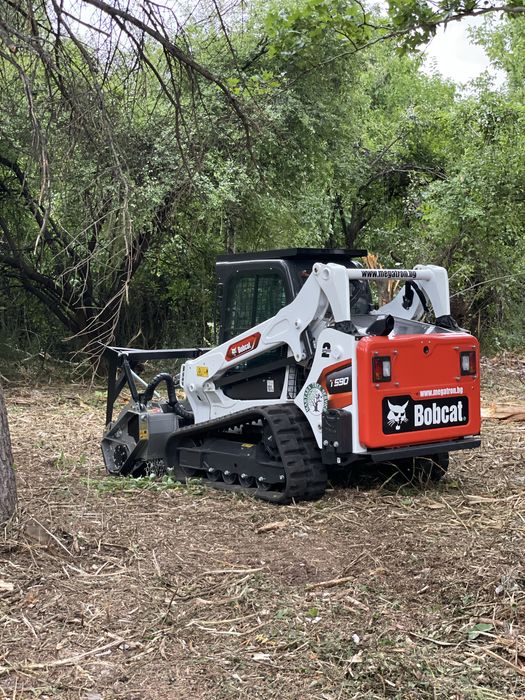 Почистване на парцели верижен бобкат мулчер шредер