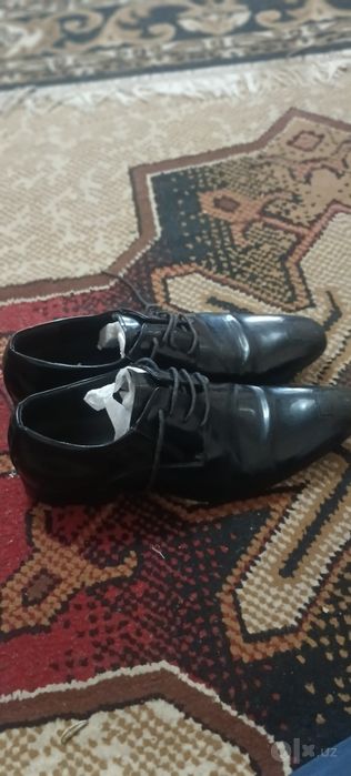 Tufli va krasovka. 39 oʻlcham