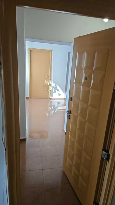 Inchiriez apartament