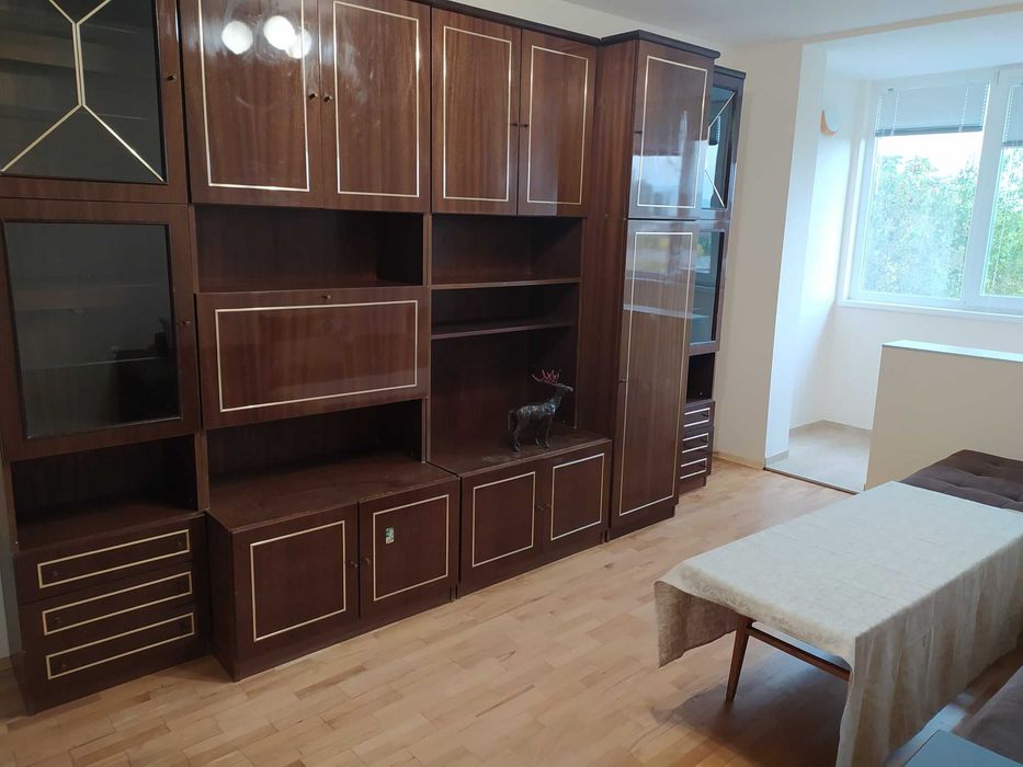 Давам под наем апартамент 90 кв м,жк. Слатина, обзаведен, ет.4, ЕПК,без домашни животни, на български граждани, наем 700 €.