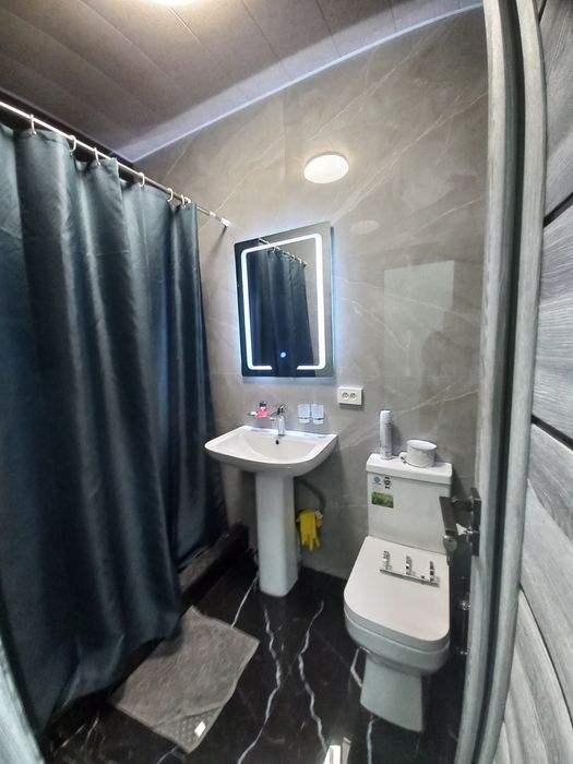 Аренда Коракамиш 2/5 Ало туйхона 2.хонали 1 Этаж Факат Оилага Берилади