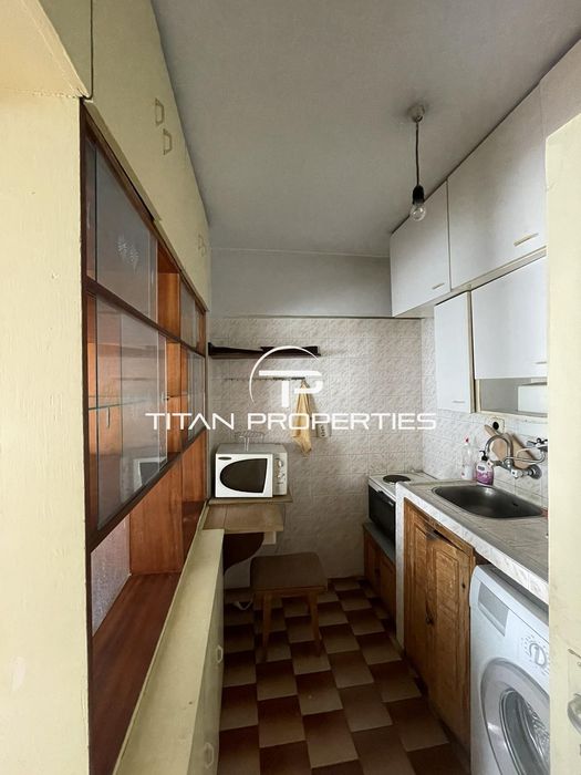 Тристаен, под наем, Център