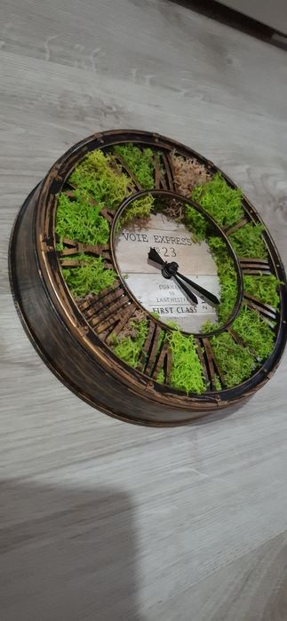Стенен часовник със скандинавски мъх