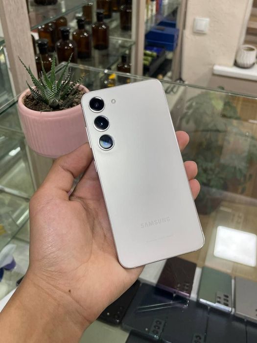 Samsung galaxy s23  5G 8/256gb holati ideal 9/10