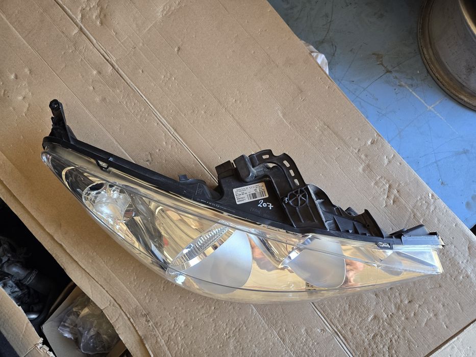Десен фар за Peugeot 207 / Пежо 207