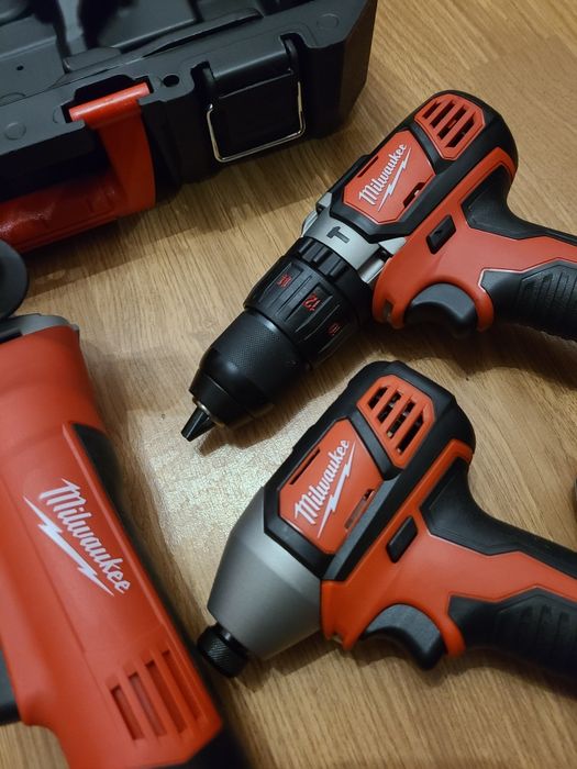 Milwaukee Set Autofiletante :  Percutie si Impact  + Flex(polidisc)