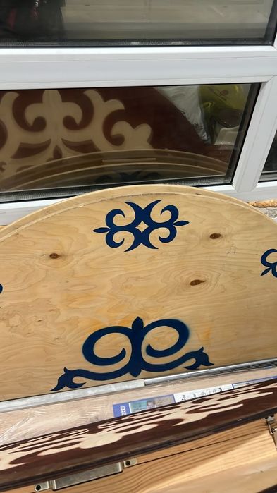 Продам стол со стульями.