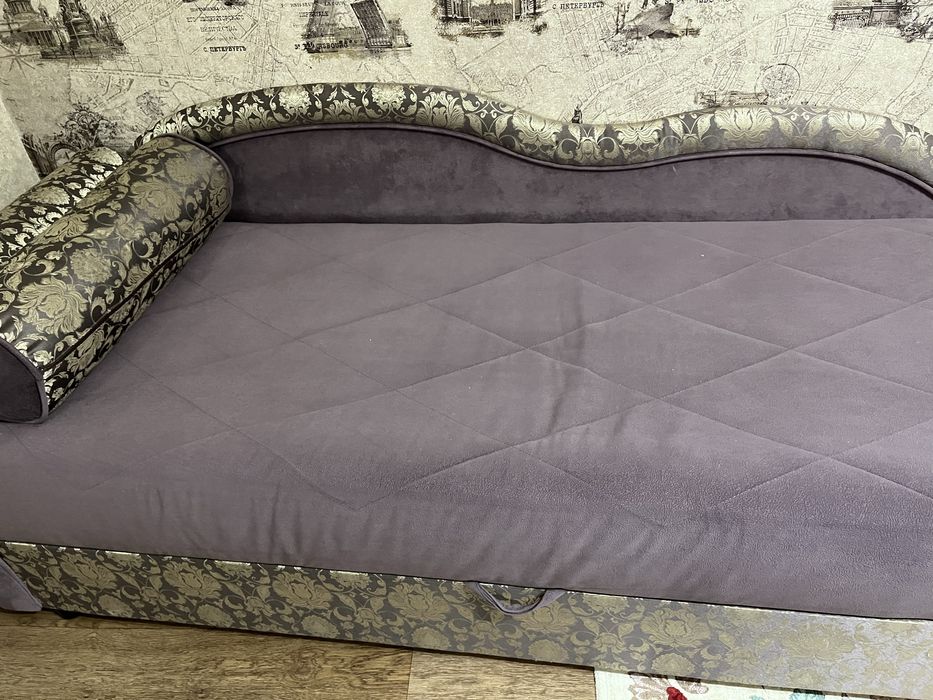 Продам диван для девички