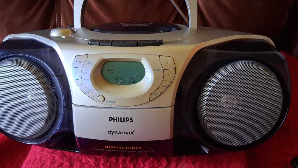 Radiocasetofon stereo cu CD Philips