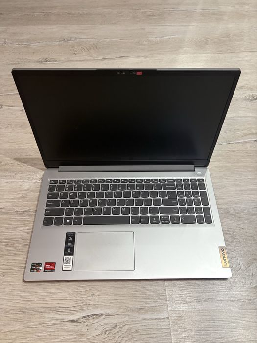 Laptop Lenovo IdeaPad 15 – Ryzen 3 7000, 8GB RAM, SSD 256GB, ca nou