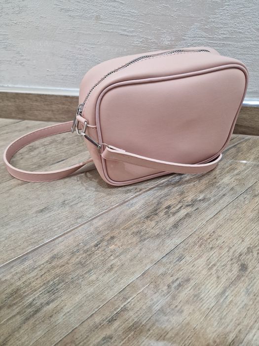 Дамска чанта с дълга дръжка