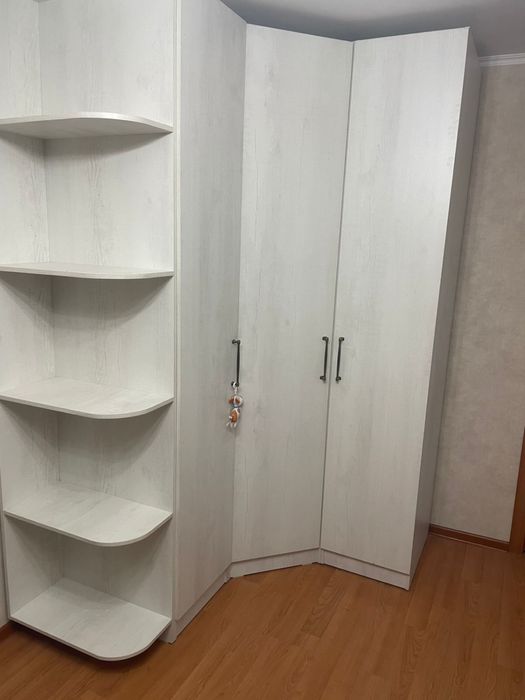 Шкаф уговой для вещей