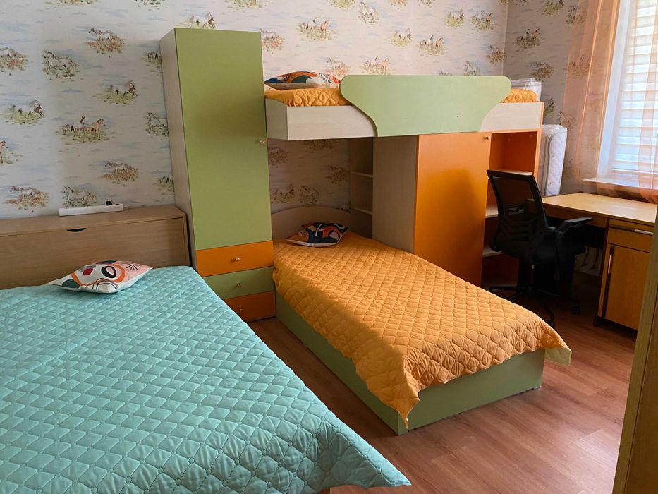 Продава се Тристаен апартамент в Ямбол, Васил Левски - 90 кв.м за 1456 €/кв.м - Снимка #1