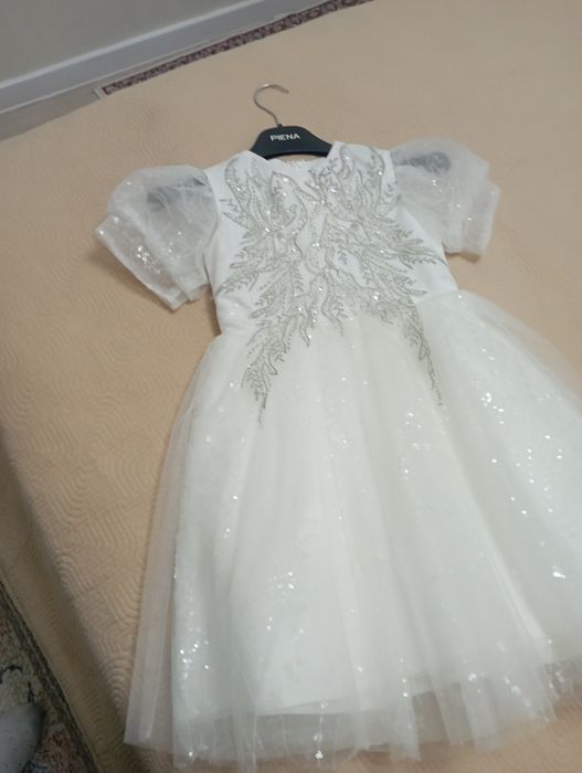 Платье девочки 3-4 года красивое