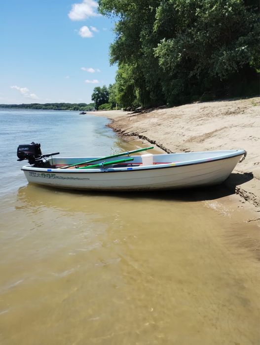 Vând  barcă Terhi 3,85m și motor Suzuki 6cp