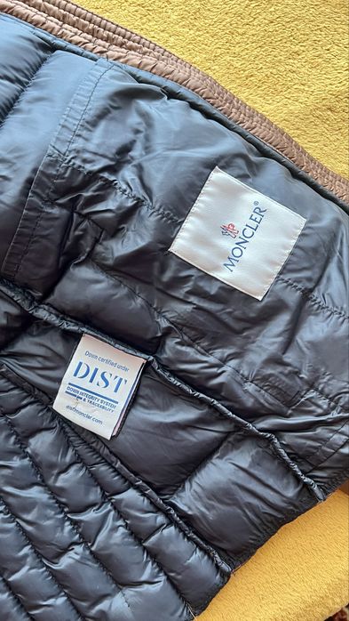 Пухено яке Монклер с яка естествен косъм