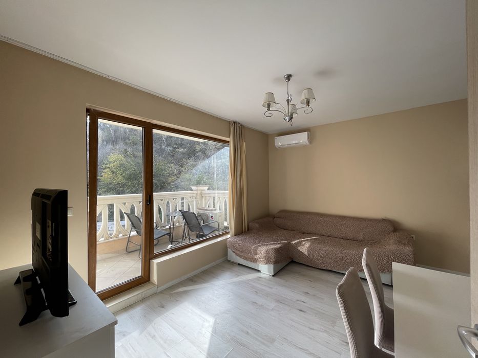 Дава се под наем Двустаен апартамент в Варна, Аспарухово - 52 кв.м за 598.23 € - Снимка #2