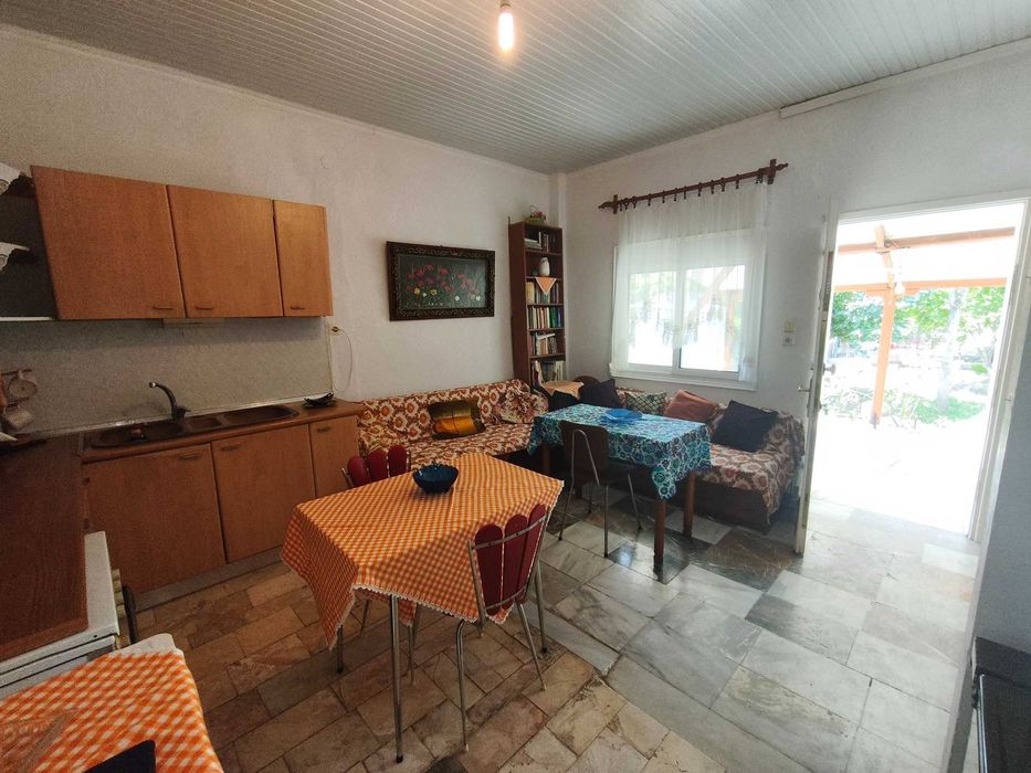 Продава китна къща с площ 79 м2 с двор 249 м2 в Аспровалта, Гърция