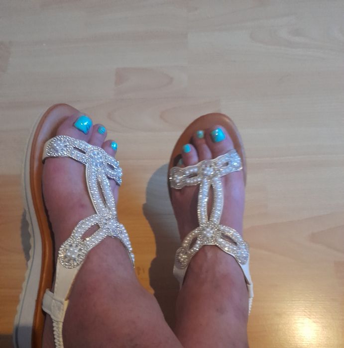 Дамски сандали с перли