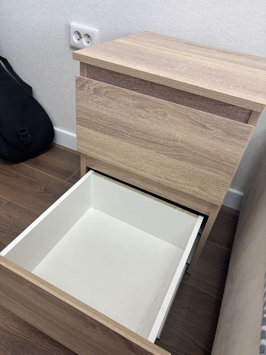 Продам тумбочку, с двумя ящиками