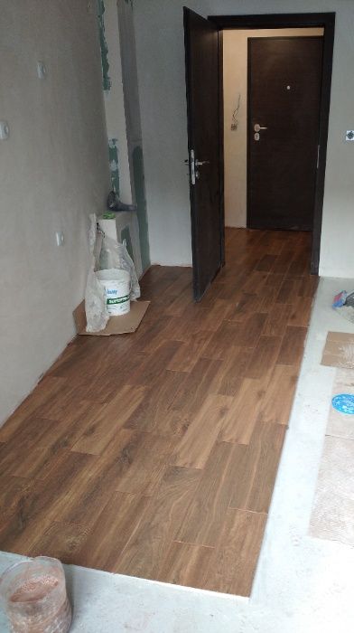 Опитен майстор фаянсаджия, теракота, гранитогрес