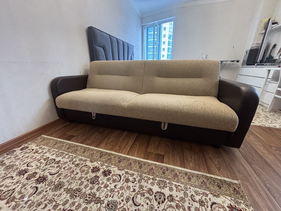 Срочно продам диван-книжка. Целый, все работает