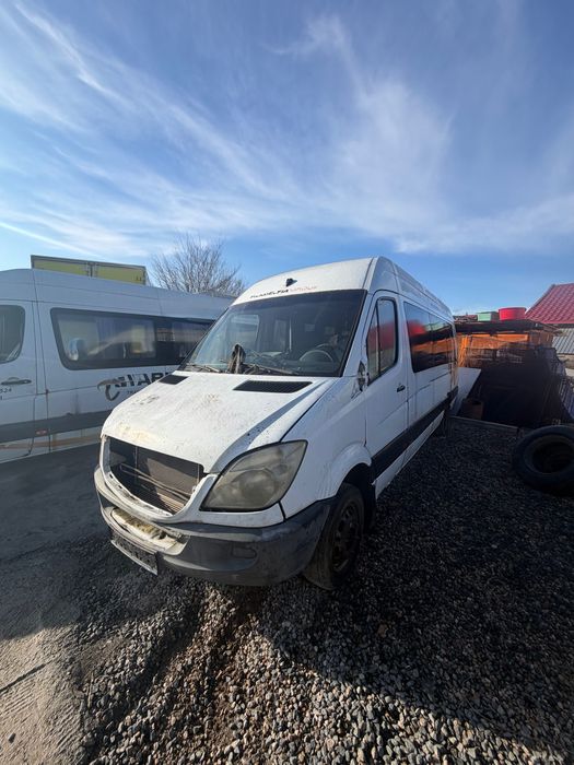 Vând Mercedes sprinter pentru dezmembrat