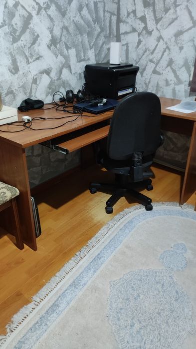 Стол компьютерный большой,