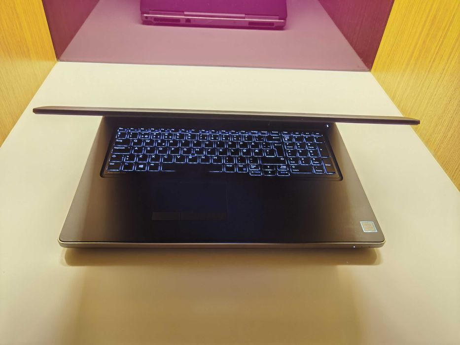 Лаптоп Dell Precision 7720 (17.3") + Подарък чанта