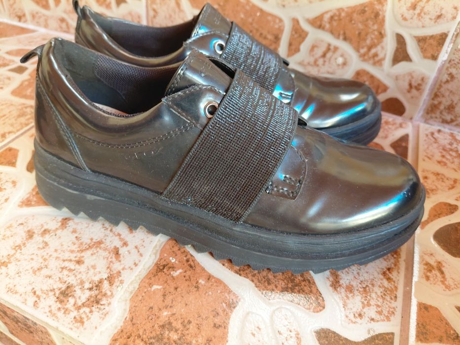 De vânzare  adidași