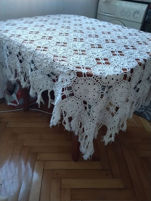 Продавам покривка плетена на една кука 160 х130 см
