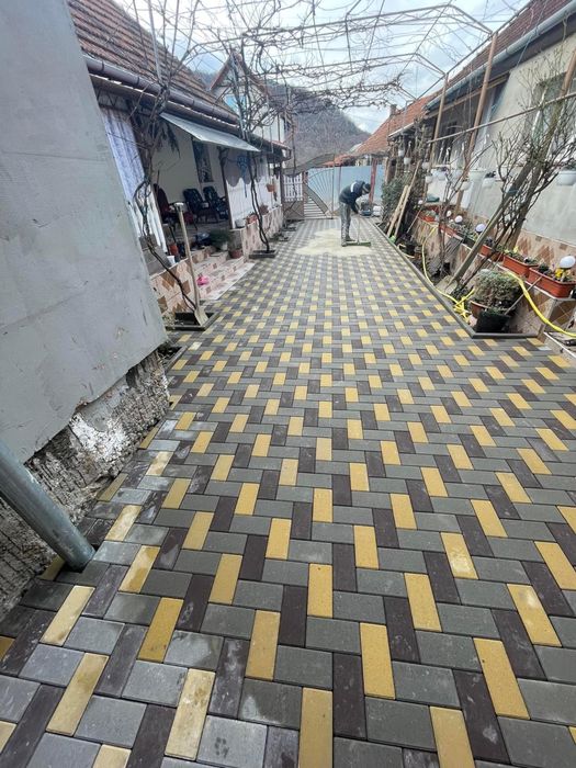 Pavaje, borduri, rigole de scurgere. Montaj pavaje