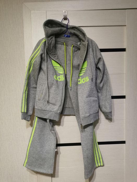 Продам бомбер женский