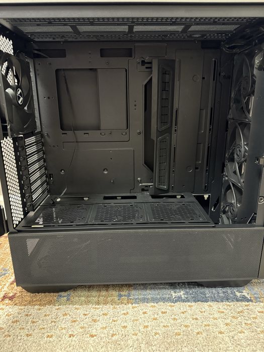 Топовый и большой корпус LIAN LI Lancool III черный